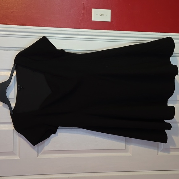 Elegant Black Dress - Picture 1 of 7